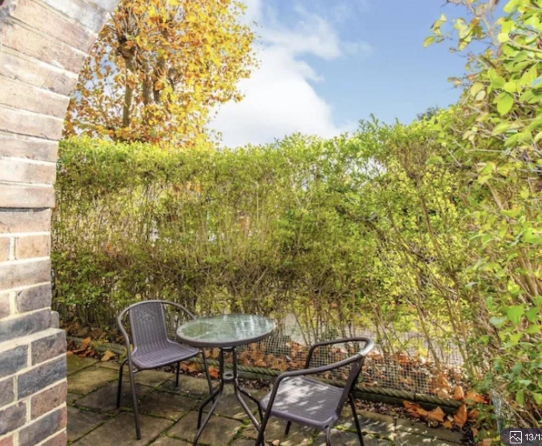 Please Cancel Your Bookings London Exterior photo